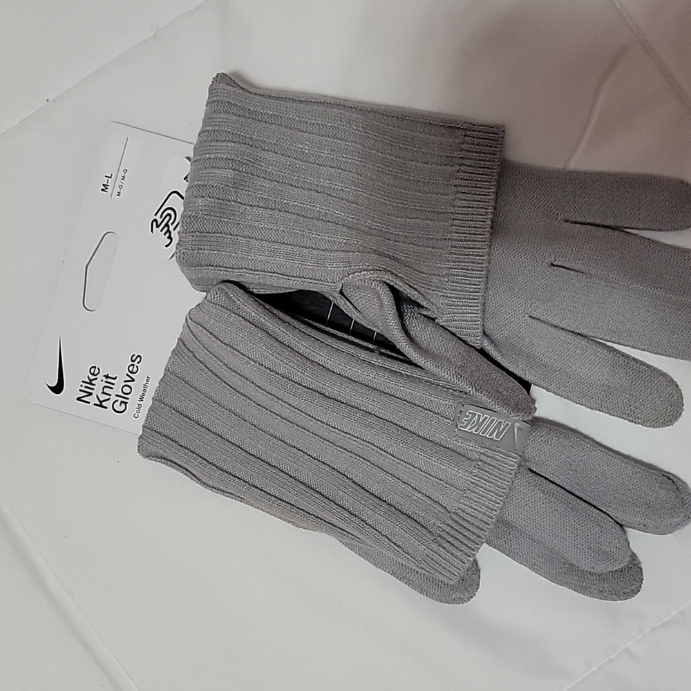 Nike Knit Gloves - Picture 1 of 4